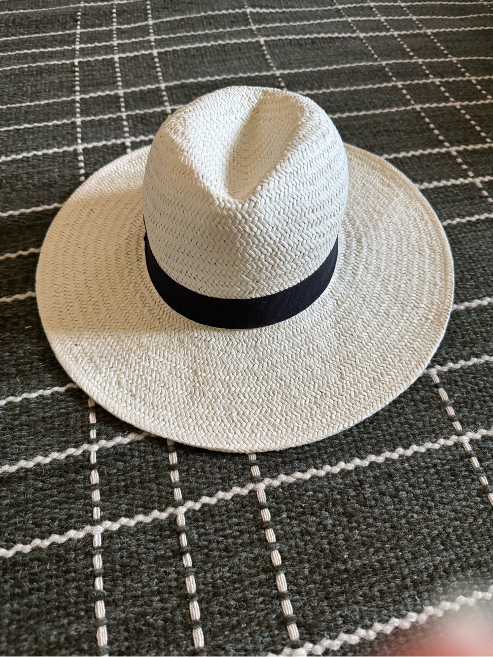 GAP White Straw Wide-Brim Fedora with Black Band